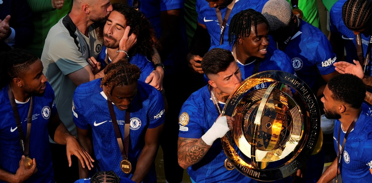 Chelsea levanta la copa